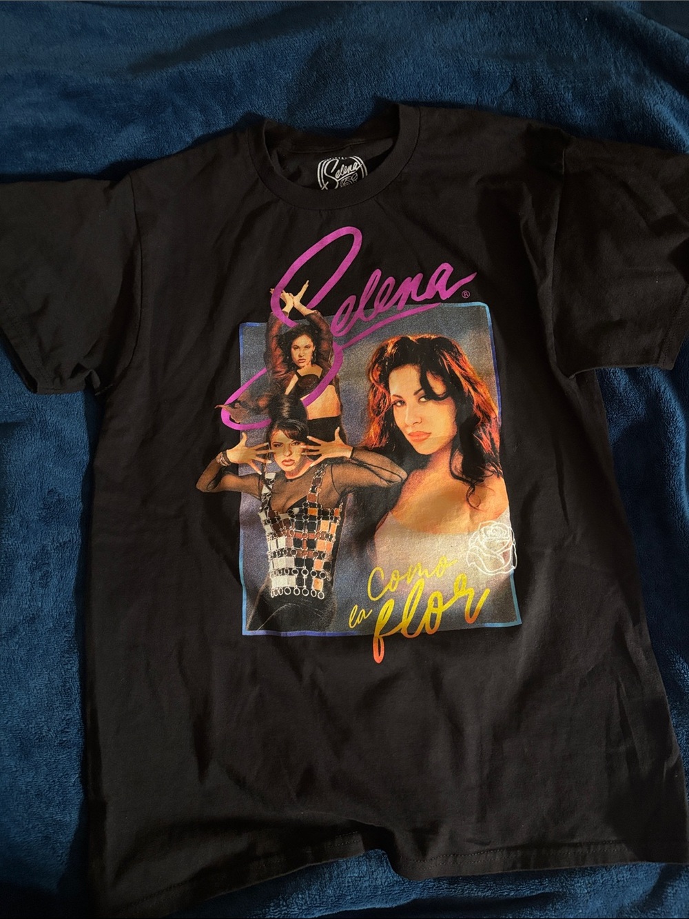 Selena Graphic Black Short Sleeve Tee - Como la Flor Design